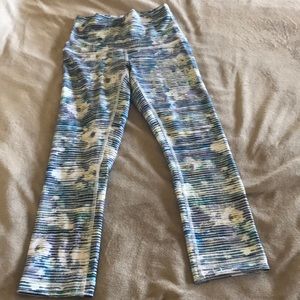 NWOT lululemon SoulCycle branded crops sz 4
